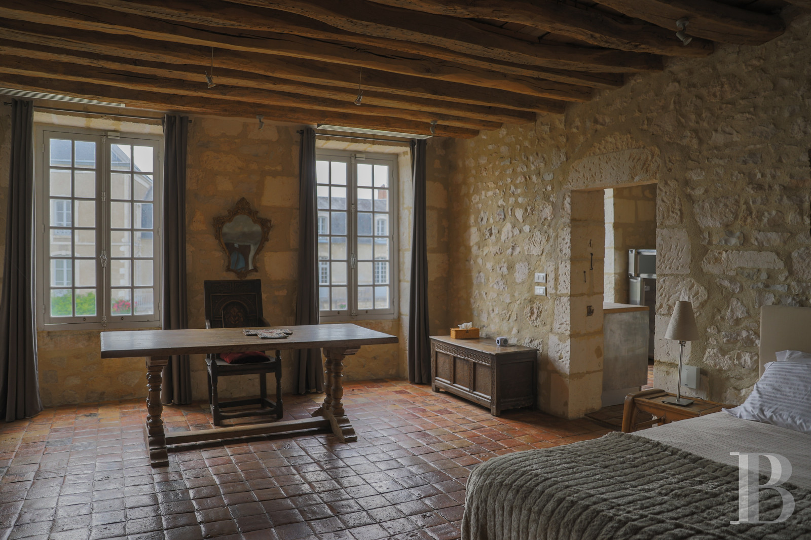 En Bourgogne, non loin de Vézelay, un château en bord de falaise surplombant l’Yonne - photo  n°29